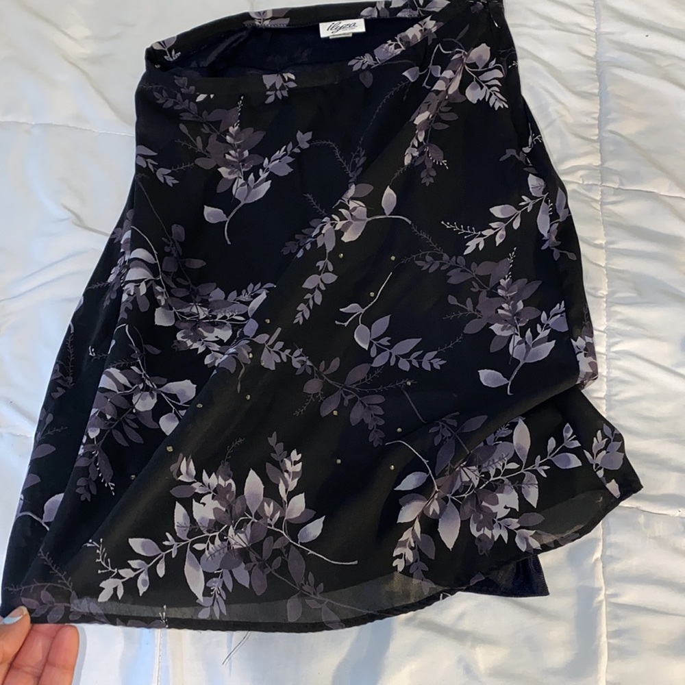 Gray / black flowered skirt
